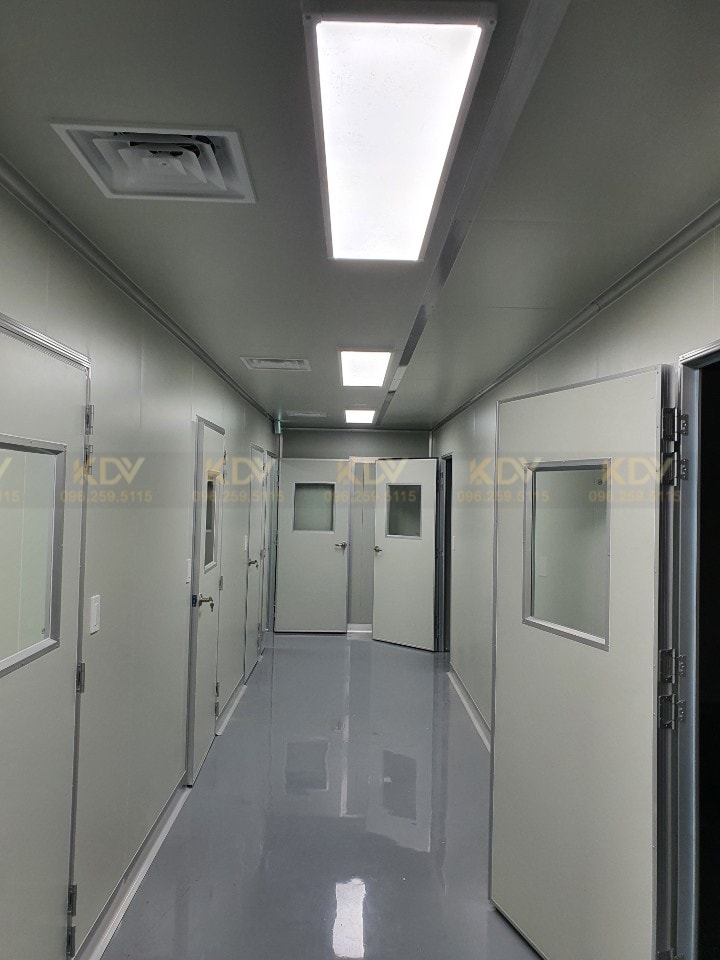 Cửa đi 1 cánh panel PU ứng dụng cho kho lạnh lớn